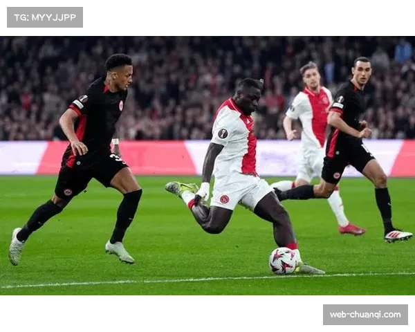 述评：一场平局让法兰克福的欧联杯希望重燃